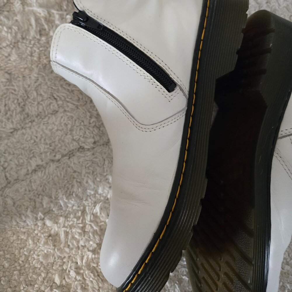 Dr. Martens Youth 2976 Leather Chelsea Boots Color: White size 7 - Picture 8 of 15